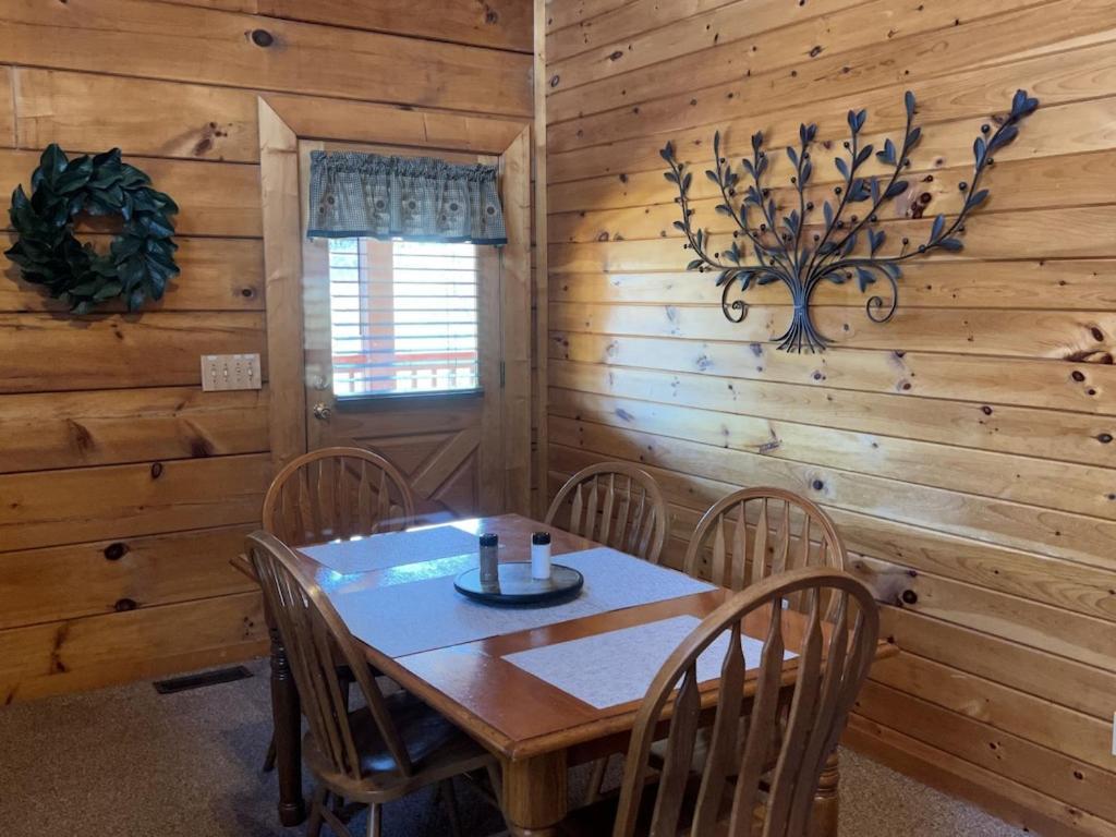 Story Brook: Beautiful True Log Cabin! Close To Dollywood, State Park, And More! Сивиървил Екстериор снимка